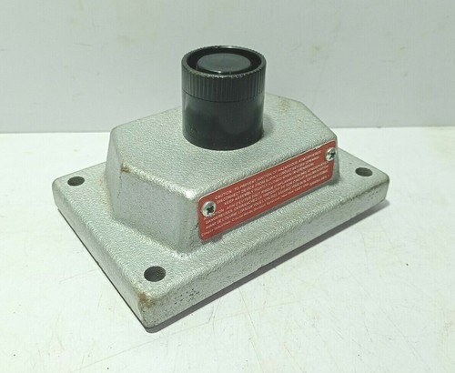 Cooper Crouse Hinds DSD918 Pushbutton Control Station Model M01 - Picture 4 of 5