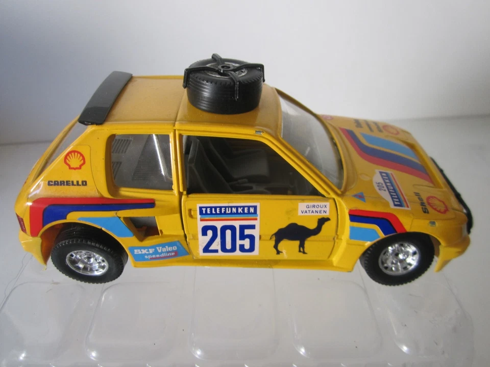 1/24 1/25 BBURAGO VOITURE DE SPORT PEUGEOT 205 TURBO AVEC OUVRANTS - Photo 4/4