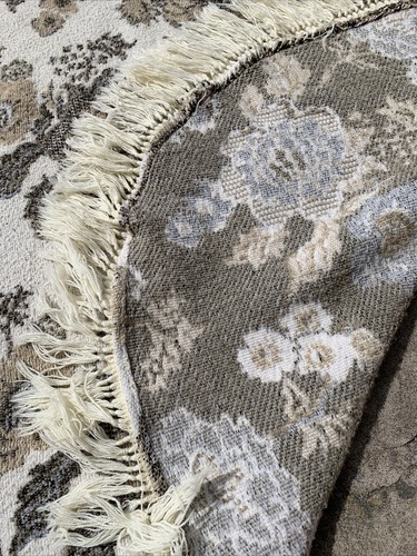 Vintage Floral Sofa Throw Cover Blanket Rug With Tassels 86” X 56” - Picture 3 of 4