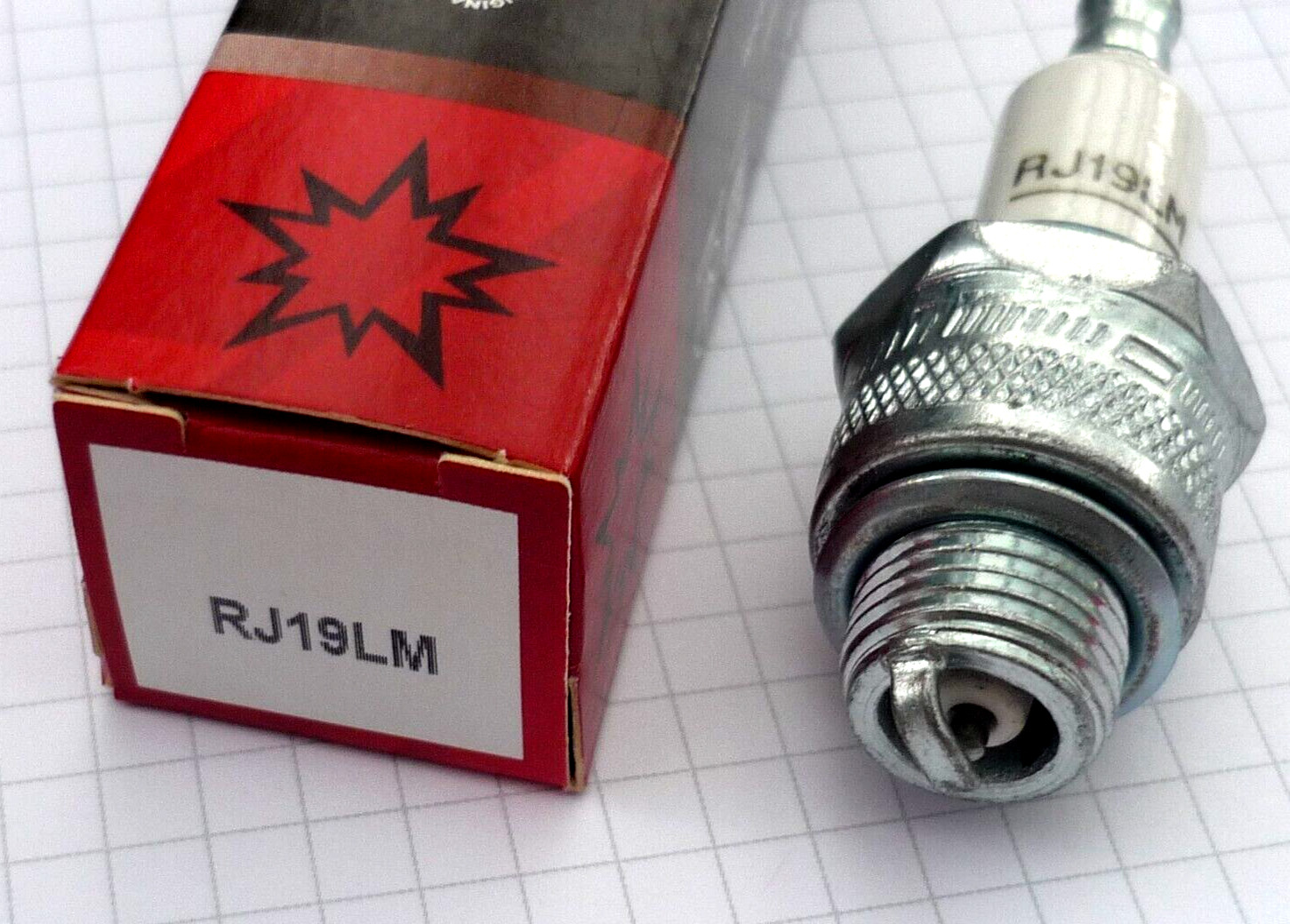 1 original CHAMPION RJ19LM spark plug NEW in BOX