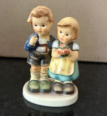 Hummel Goebel Figurine #220 ''We Congratulate'' 4'' Boy & Girl TMK - 5,  1952