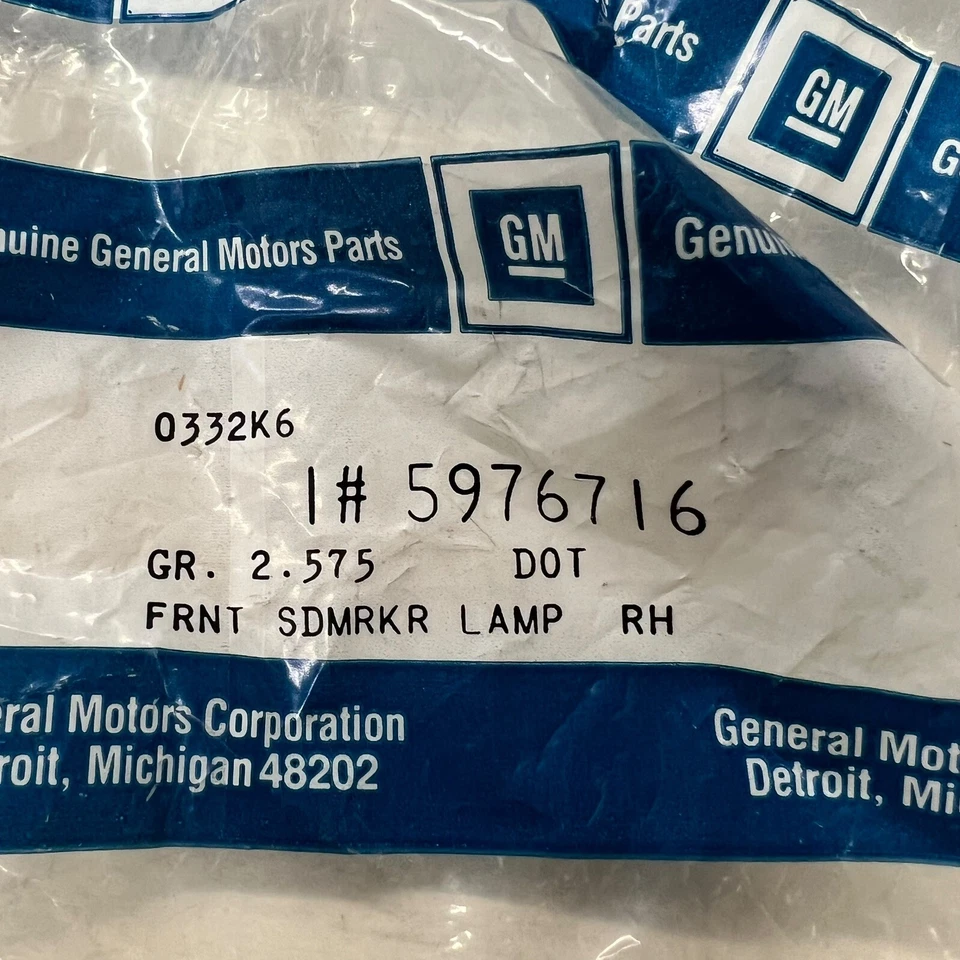 Conjunto de lámpara GM OEM NOS 59767116 parachoques delantero marcador lateral derecho descontinuado de colección Foto 3 de 3