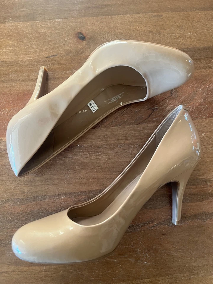 Zapatos de salón Mossimo beige nude 4" tacón de aguja 9,5 punta redonda imitación charol Foto 3 de 4