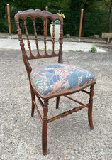 Chaise dit de concert en bois et assise sur ressorts en bon état