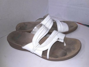 yuu sandals white
