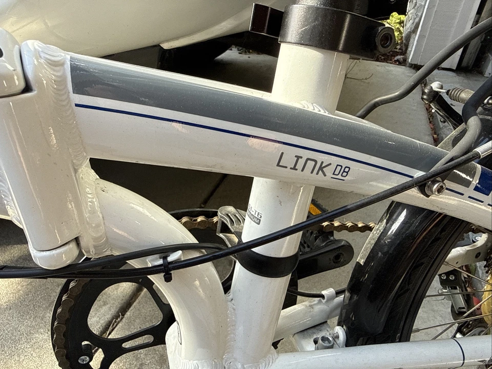 Tern Link D8 Folding Bike – Rarely Used - Image 2 of 4