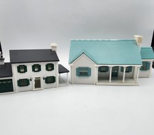 2 Plasticville 1 1/2 Story New England Rancher OS 2 Story W/ Garage HO Scale