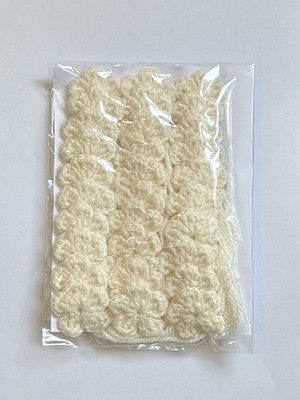 30 NEW CROCHET FLOWERS  SIZE 3 CM CREAM