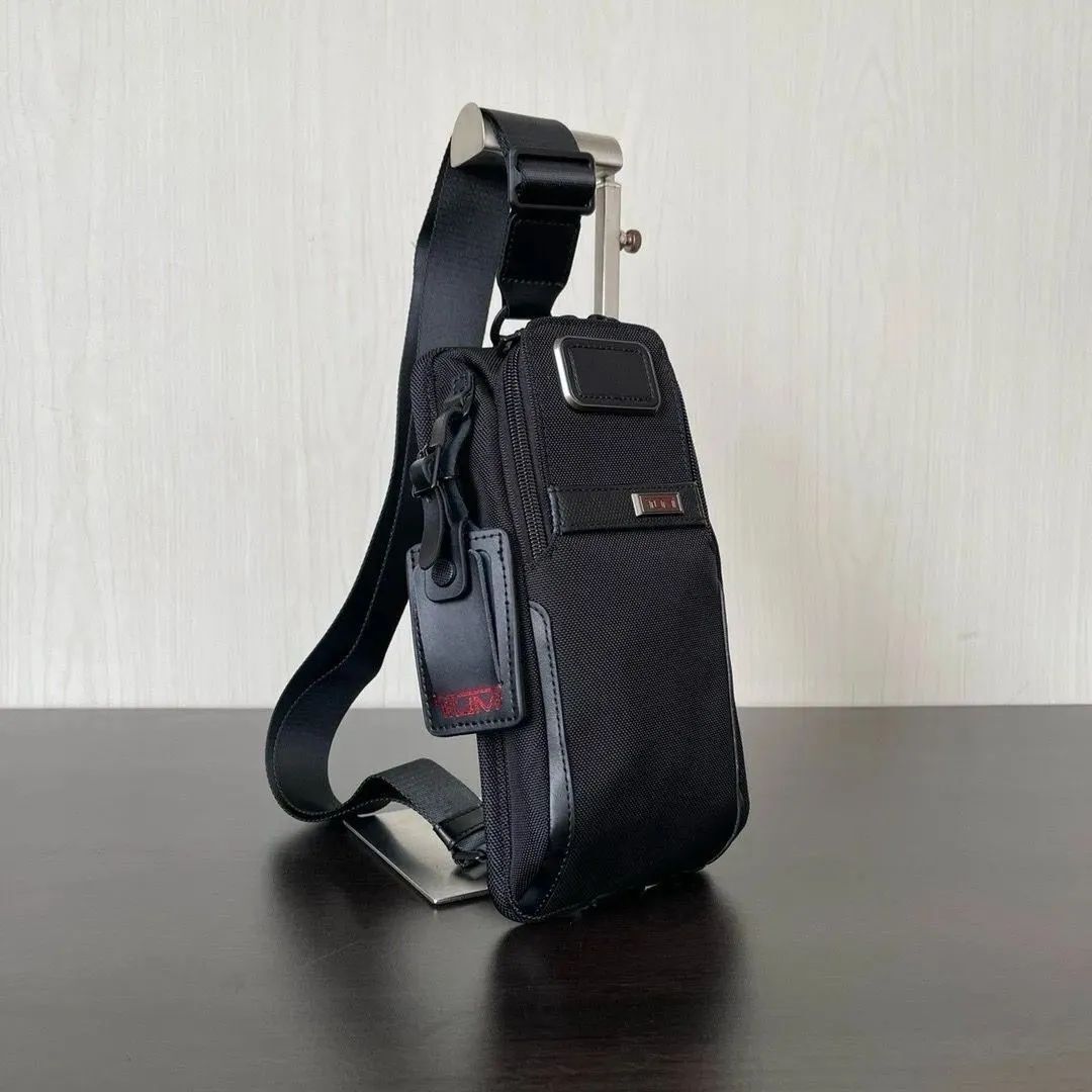 TUMI Alpha コンパクト スリング TUMI Alpha コンパクト スリング 中川
