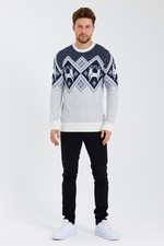 Winterpullover im skandinavischen Norweger-Design mit Rentiermotiv