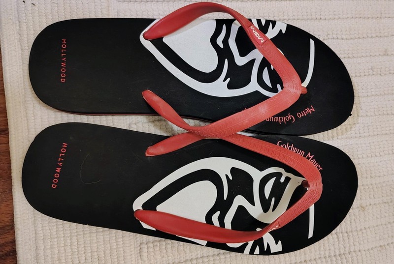 MGM Studios-Men's size 10-11 Flip Flop Sandals-RARE-2010 LA Screening promo item