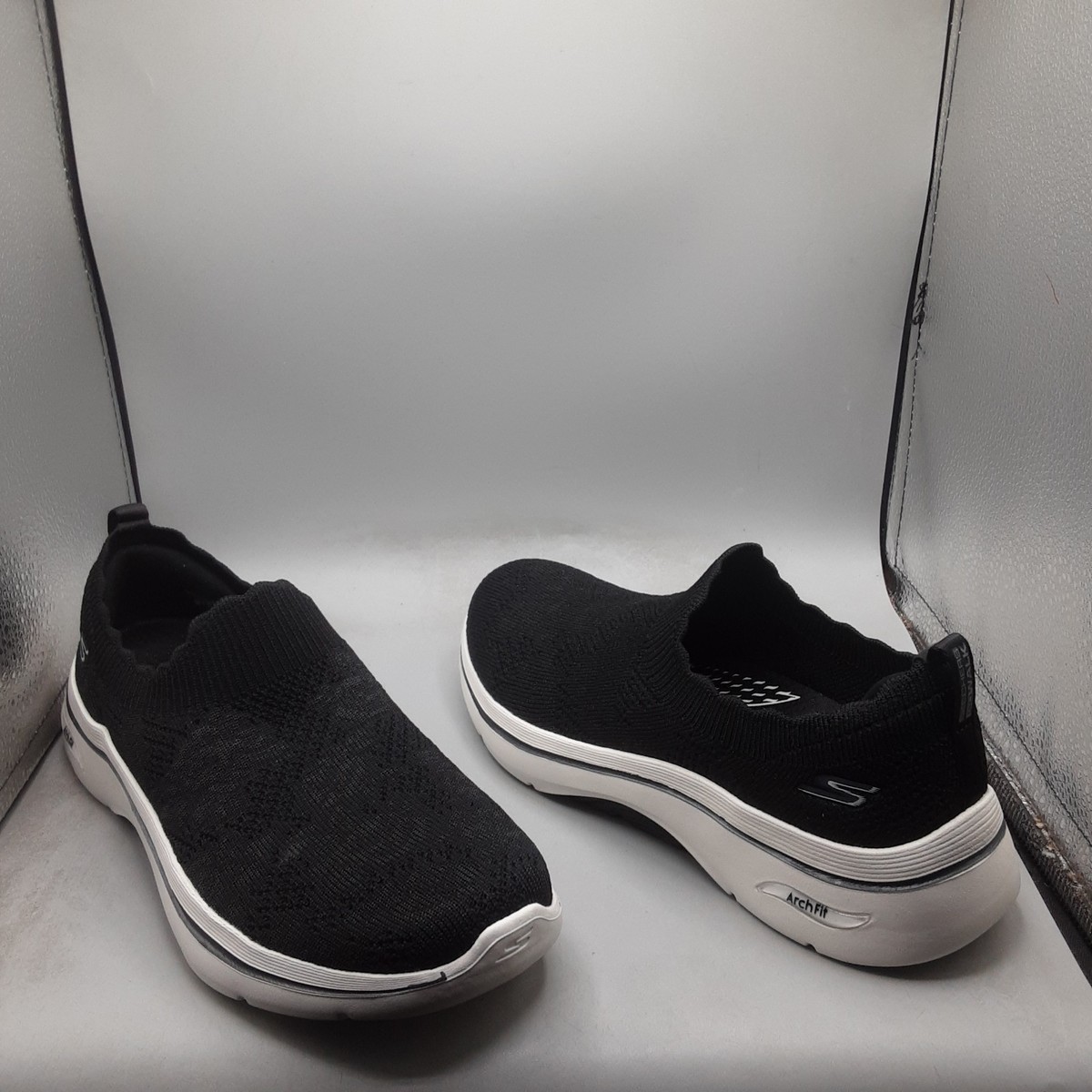 (取寄) スケッチャーズ パフォーマンス レディース ゴー ウォーク アーチ フィット 2.0 ローズ リンダ SKECHERS Performance women Go Walk Arch Fit 2.0 Rosa Linda Black Skechers Women's Go Walk Arch Fit 2.0 Rosa Linda Sneaker 7M Black