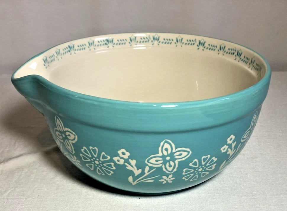 Pioneer Woman 2 Quart Mixing Bowl With Spout FANCY FLOWER Very Pretty Blue teal