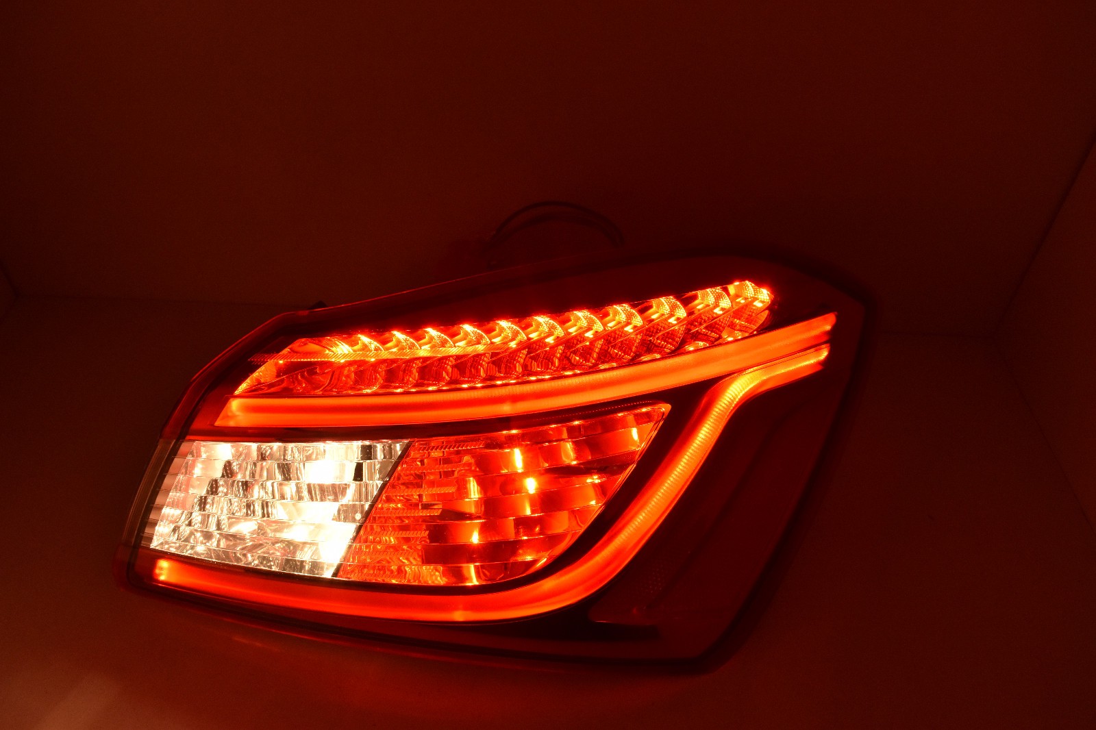 2014 2019 Maserati GHIBLI S Q4 Passenger RH  Rear Outer Tail Lignt Lamp LED OEM