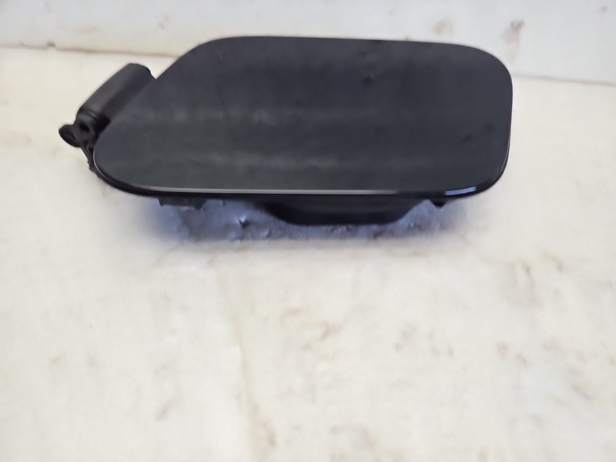 VOLVO XC40 Charging Port Door 32357683 OEM | eBay