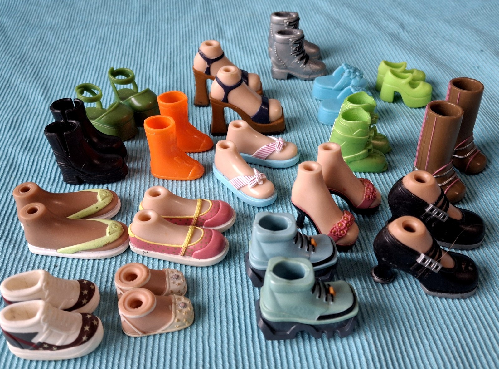BRATZ DOLL SHOES Lot Of 18 Pairs Boots Sandals High-Heels Ro