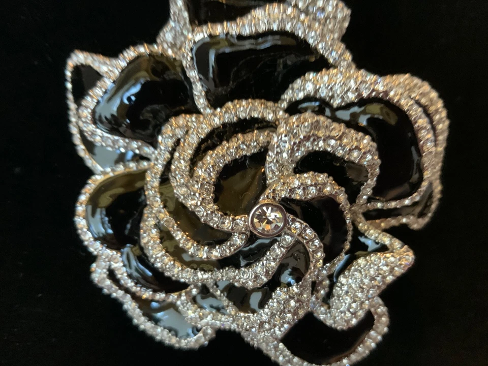 Pendientes Broche Flor Gardenia Rosa Cristal Esmalte Negro Joan Rivers De Colección Foto 3 de 4