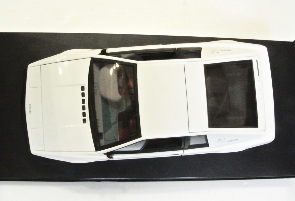 Autoart 1/18 Scale Lotus Esprit Type 79 007 James Bond Spy Autoart 1/18 Scale Lotus Esprit Type 79 007 James Bond Spy
