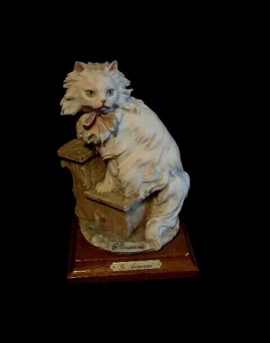 RARE Giuseppe Armani  Cat With Bow On Steps Figurine Made in Italy - Picture 1 of 6