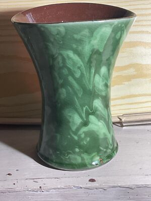 Antike Aller Vale Torquay Stil, grüne Wirbelvase, Herstellermarke schwer zu erkennen