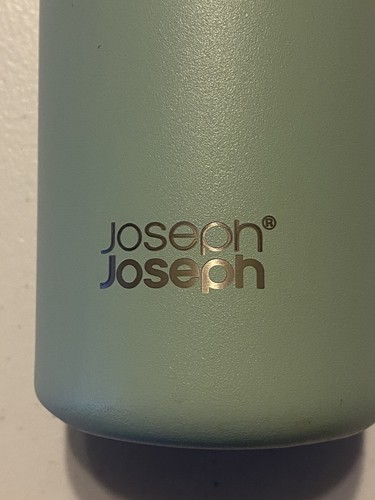 Bottiglia d'acqua in acciaio inox isolata sotto vuoto 17 oz verde Joseph Joseph - Foto 2 di 8