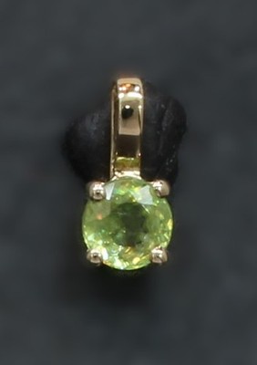 9 Carat Yellow Gold Tiny Single Round Peridot 4.7mm Pendant (80.26.307)