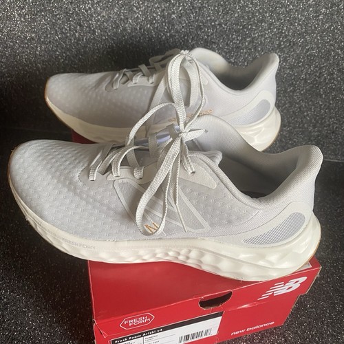 New Balance Fresh Foam Arishi V4 Größe 9 Medium weiß hellbraun unten neu - Bild 10 von 12