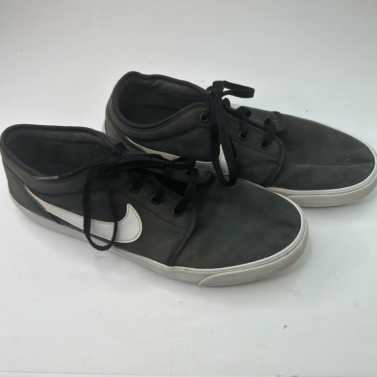 nike toki sneakers
