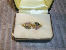 Vintage LANDSTROM Black Hills Gold Tri-Color 2 leaf Clip Earrings