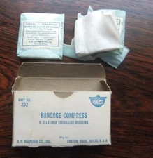 Vtg A.E.HALPERIN CO. INC. BOSTON MASS HALCO BANDAGE COMPRESS DRESSING box/conten