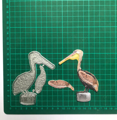3-teiliges dekoratives 3D-Stanzenset ''Percy'' der Pelikan - größte Stanze Maße 10,2 x 7 cm