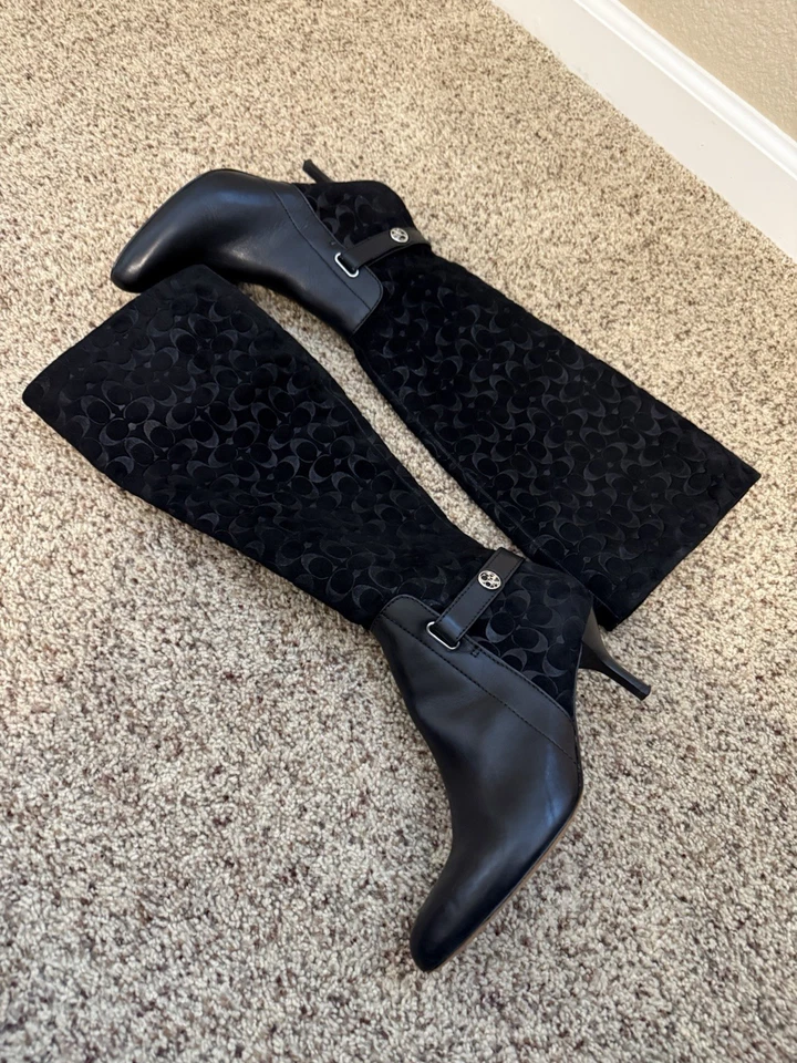 Botas Coach para mujer negras de tacón de gatito con cremallera Foto 3 de 4