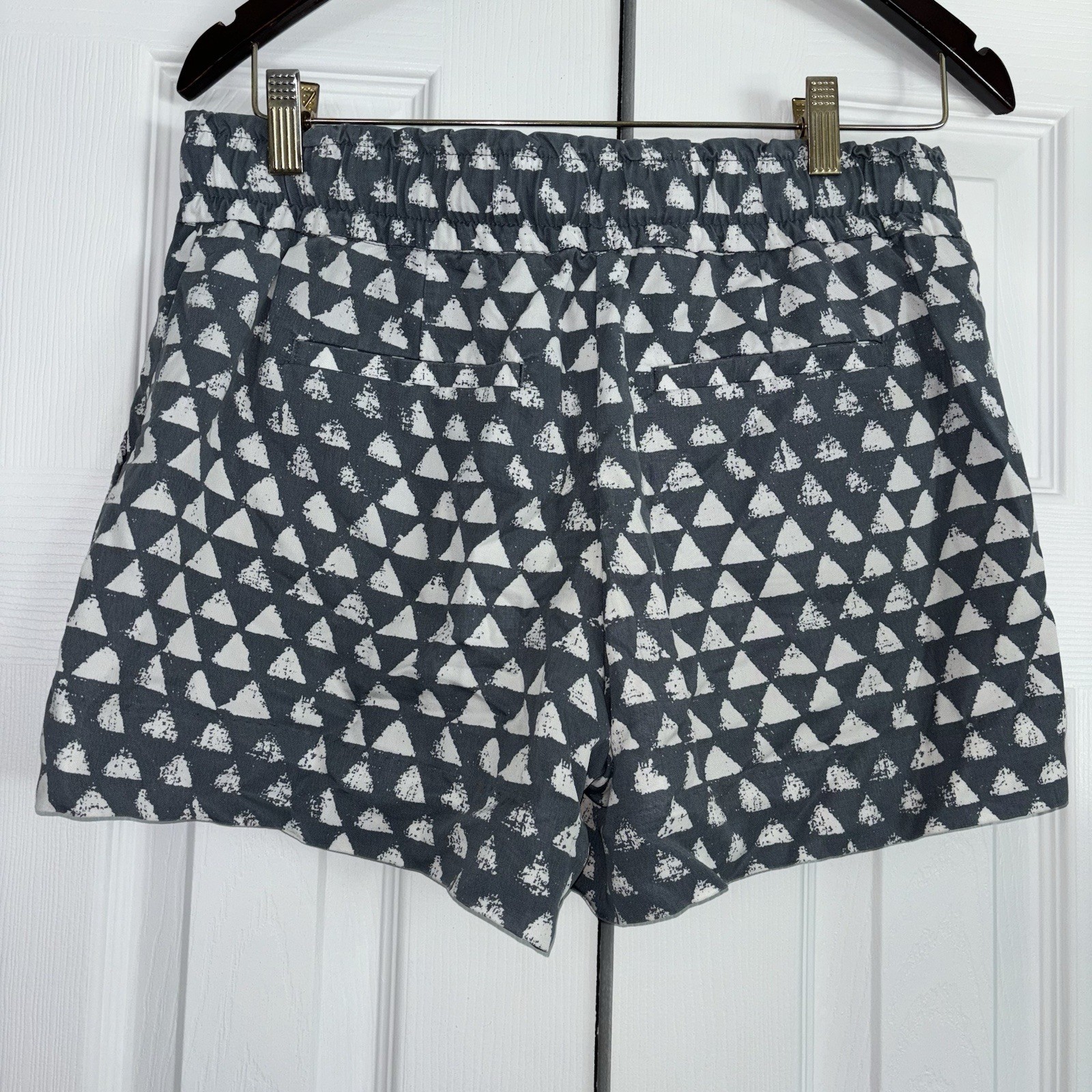 LOFT White & Gray Triangle Patterned Women's Shor… - image 4
