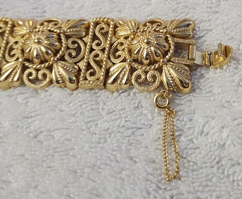 VINTAGE CROWN TRIFARI GOLDTONE FLORAL PANEL LINK BRACELET 1955-1969 Safety Clasp - Picture 3 of 6