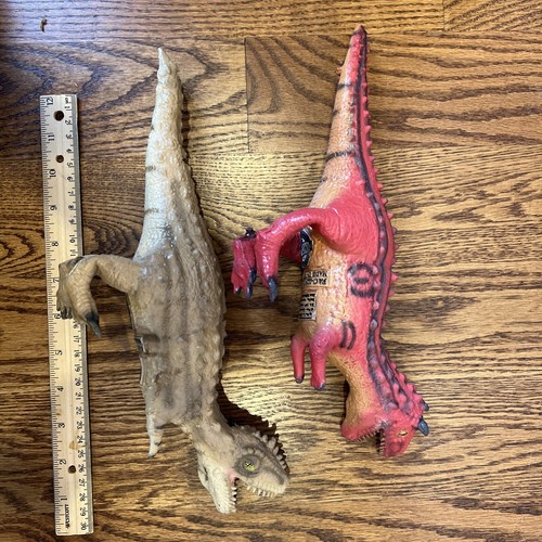 Disney Dinoland Animal Kingdom Carnotaurus Raptor Lot Dinosaur Toy Latex Figure - Picture 6 of 6