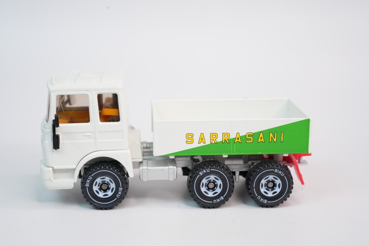 Siku Germany #3722 Man Truck Sarrasani Animal Circus Wagon Trailer