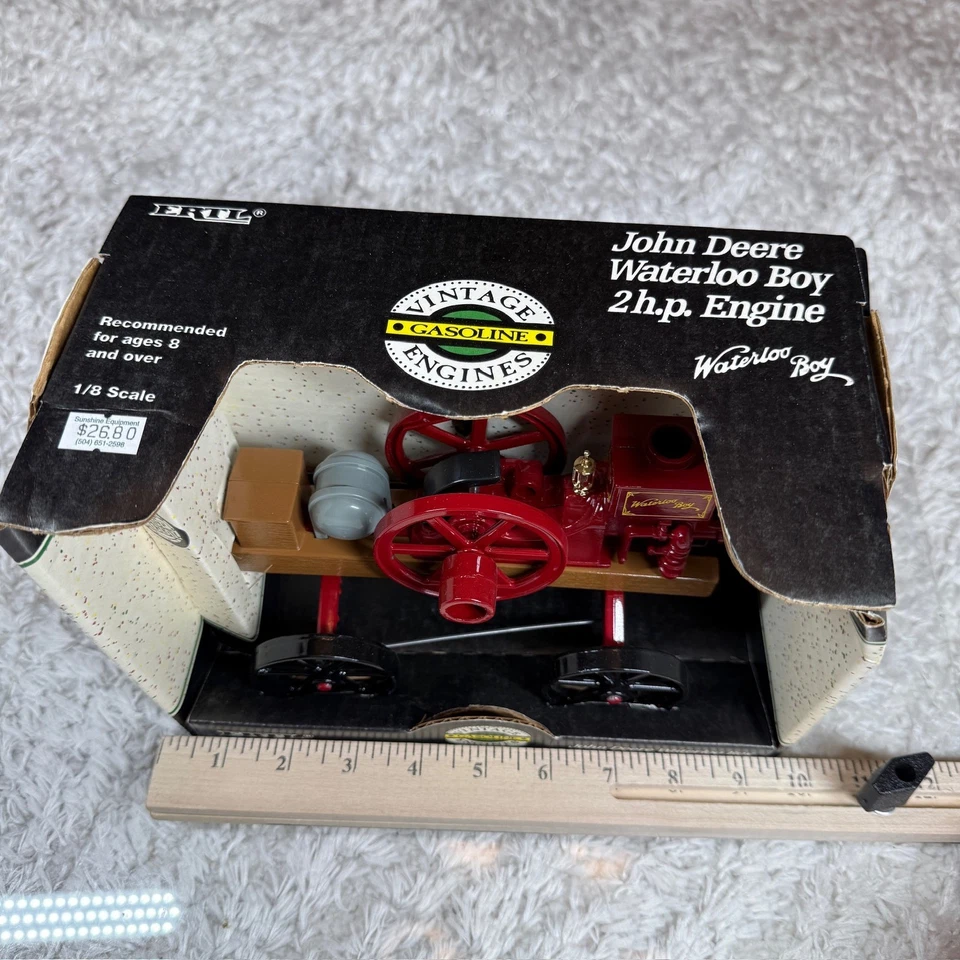 Motor de gasolina vintage ERTL 5645 John Deere Waterloo Boy 2 hp escala 1/8 Foto 3 de 4