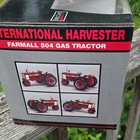 SpecCast IH Farmall 504 Gas Tractor 1:16 Diecast Steerable ZJD 186 — photo 5