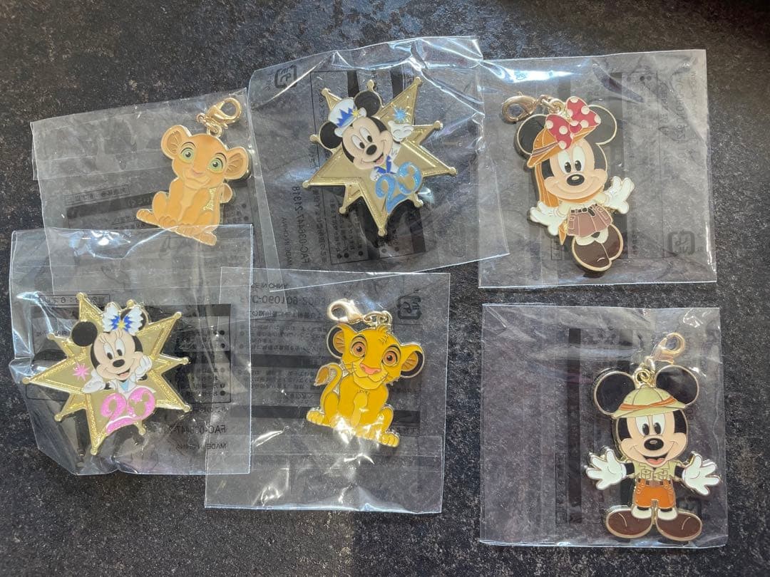 Disney Pin Easter pin badges and key chains Mickey Mouse Collectibles #837