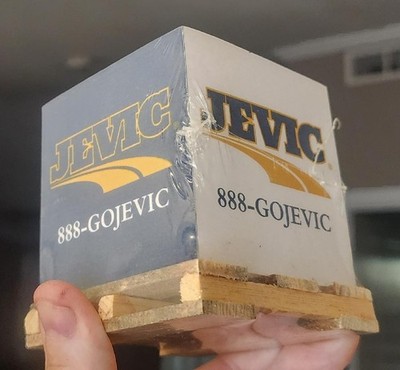 RARE VINTAGE JEVIC TRUCKING ADVERTISING POST IT NOTES ON MINI PALLET SEALED NOS