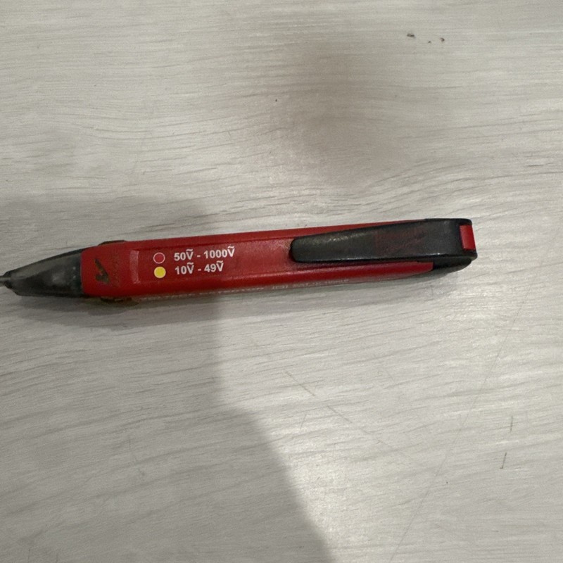 Milwaukee 2203-20 10-1000V Dual Range Voltage Detector - Red