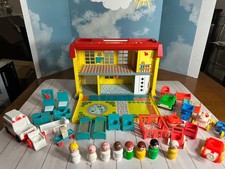 Vintage Fisher Price Little People HOSPITAL 931. VERY NICE. EXTRAS.