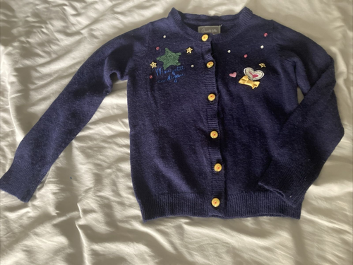 Grande fille par Vero Size 4 Light Sweater Cardigan Blue Sequin Heart Button - Picture 2 of 18