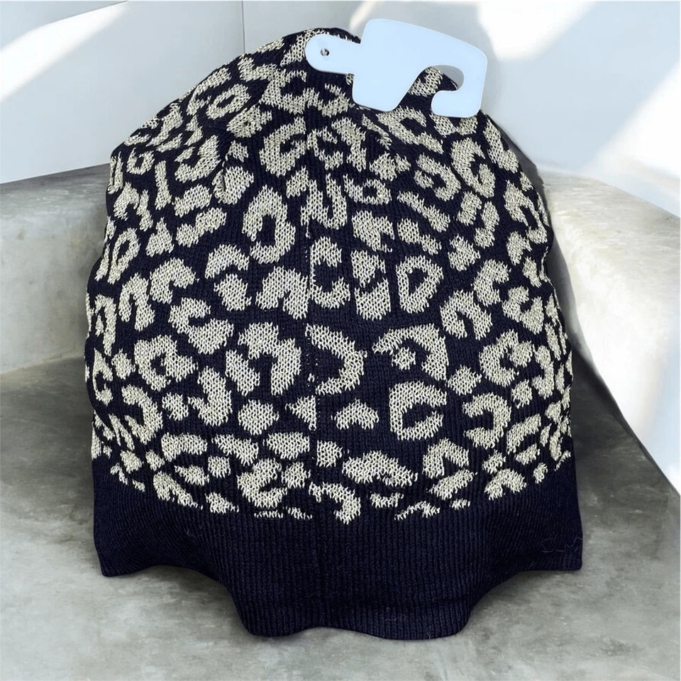 Nuevo con etiquetas Nuevo Michael Kors Negro y Dorado Metálico Estampado Leopardo Logo Sombrero/Gorro OS Foto 3 de 4