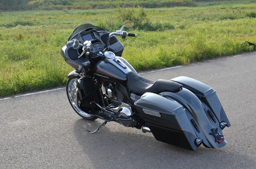Set of bolt on type stretched fender and saddlebags for Harley Davidson Touring - Picture 2 of 4