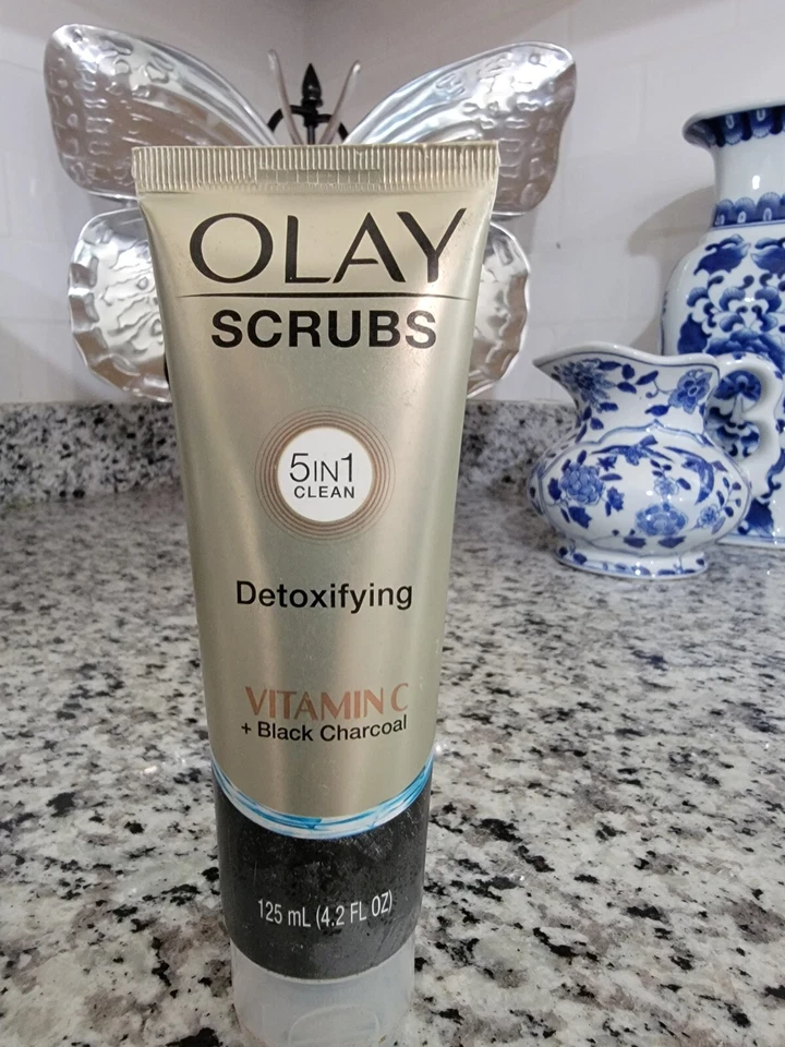 Lot of 2 Olay Scrubs Detoxifying Face Scrub Vitamin C Black Charcoal 4.2 oz - Image 2 of 2