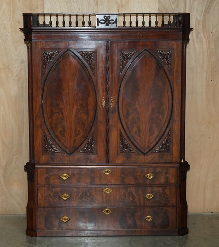 HERVORRAGENDER ANTIKER SCHRANK 18. JAHRHUNDERT 1760 THOMAS CHIPPENDALE LEINENPRESSE - Bild 2 von 24