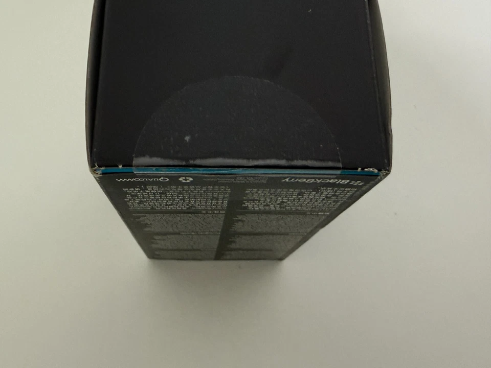 BRAND NEW BLACKBERRY 9720 PHONE - UNLOCKED - 3G - WIFI - 5MP CAM - RADIO - Image 2 of 4