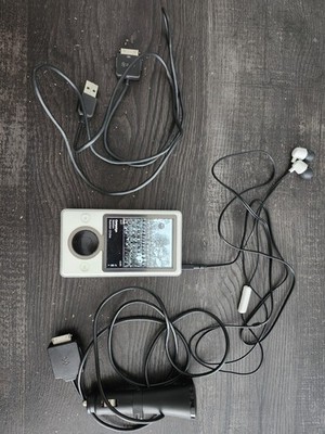 Microsoft Zune 30GB 2nd Gen White Media Player Bundle
