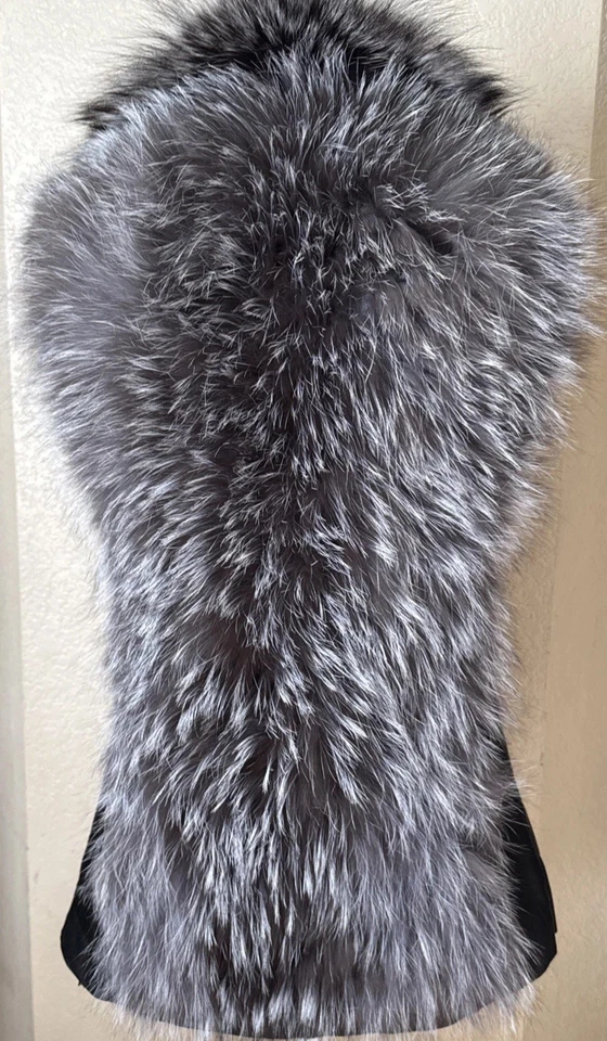Chaleco de piel de zorro plateado genuino. Ligero. Cuero. S/M (18 1/2” Busto) 2 bolsillos. Foto 2 de 4